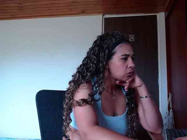 Ivonne-collins33 webcam