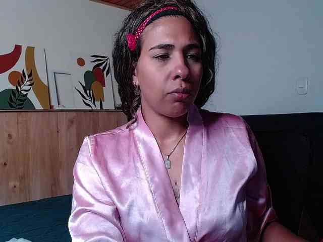 Ivonne-collins33 webcam