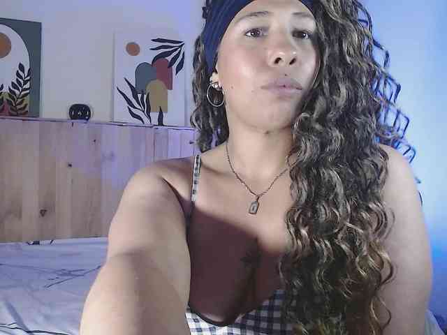 Ivonne-collins33 webcam