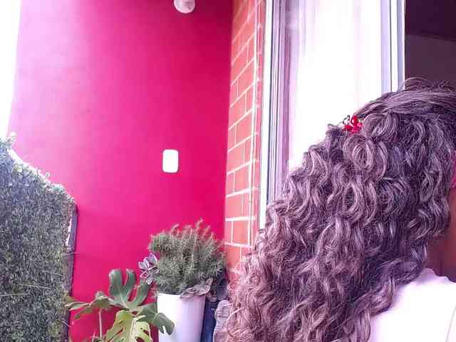 Ivonne-collins33 webcam