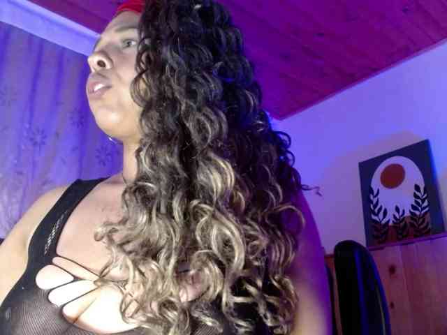 Ivonne-collins33 webcam