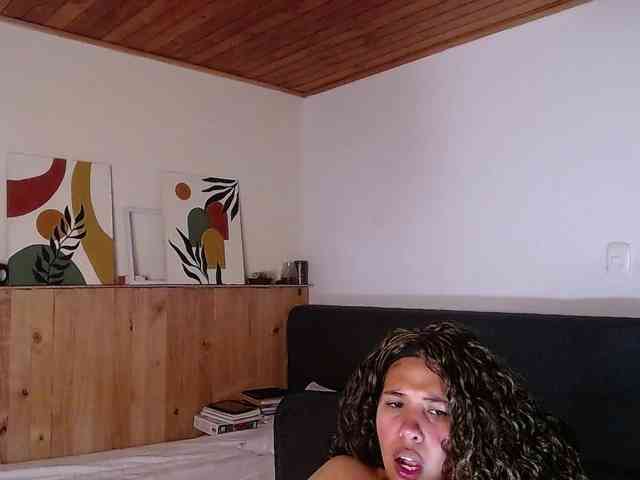 Ivonne-collins33 webcam