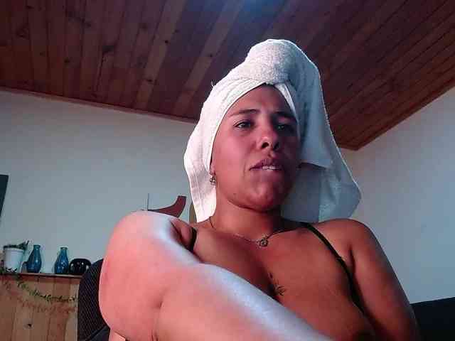 Ivonne-collins33 webcam