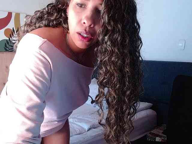 Ivonne-collins33 webcam