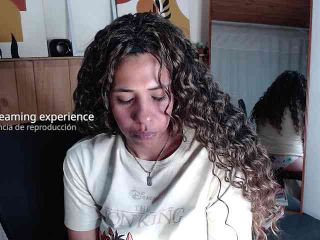 Ivonne-collins33 webcam