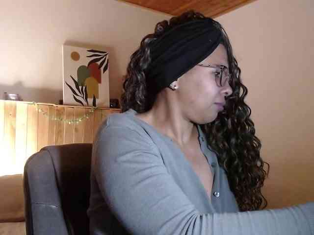 Ivonne-collins33 webcam