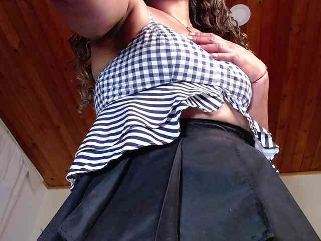 Ivonne-collins33 webcam