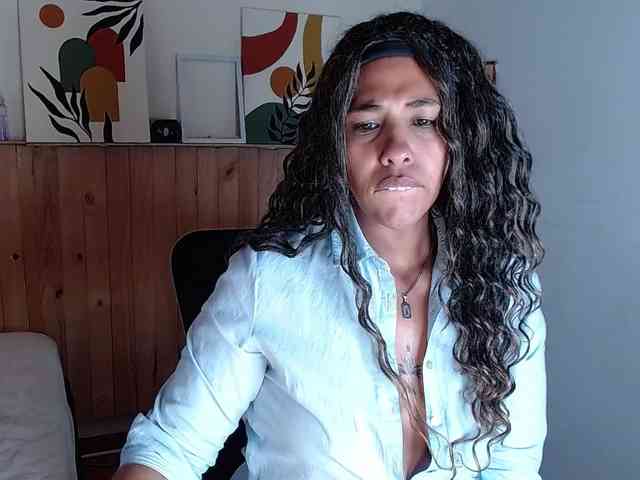 Ivonne-collins33 webcam