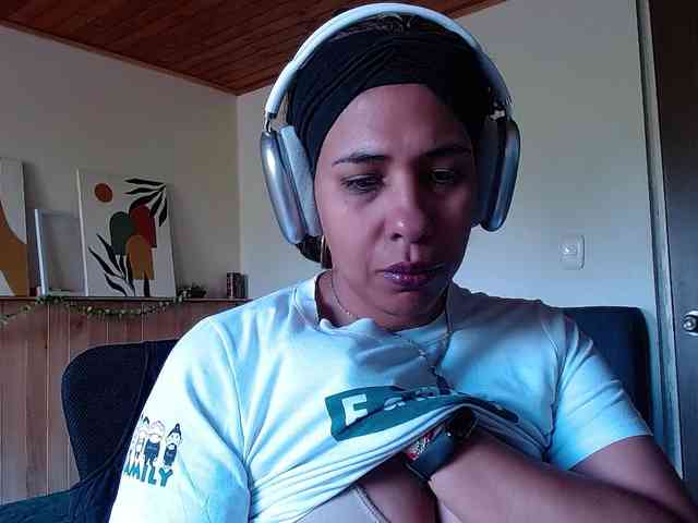 Ivonne-collins33 webcam