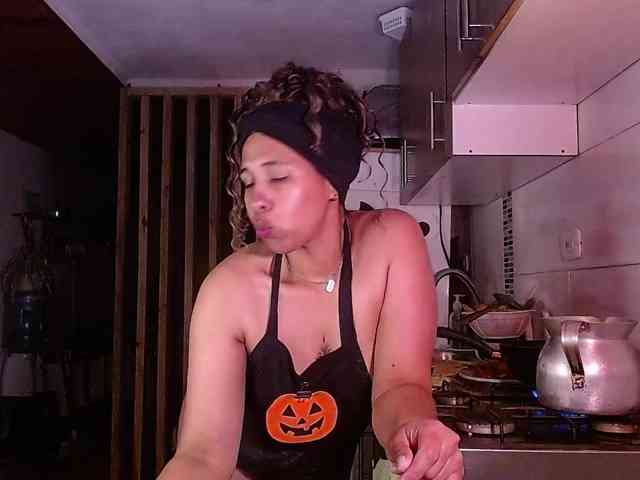 Ivonne-collins33 webcam