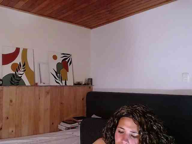 Ivonne-collins33 webcam