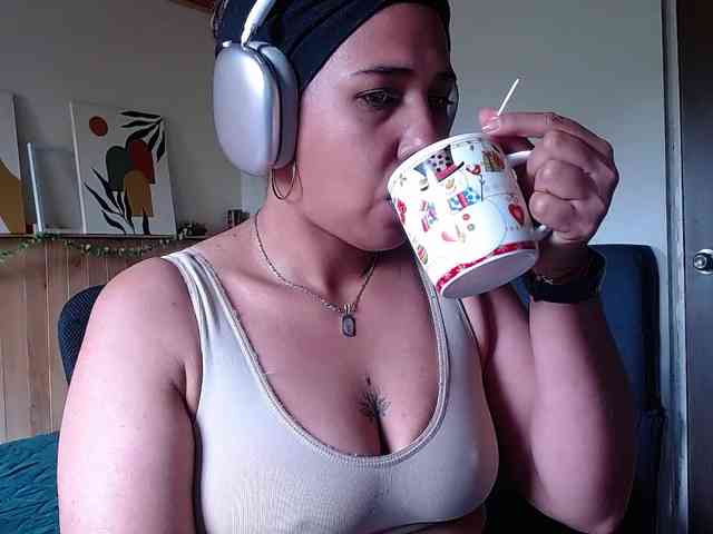 Ivonne-collins33 webcam