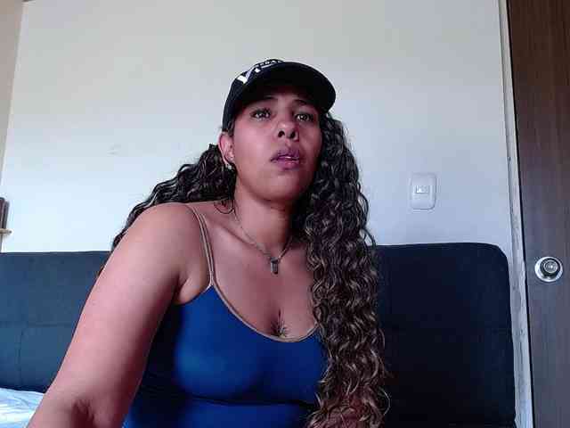 Ivonne-collins33 webcam