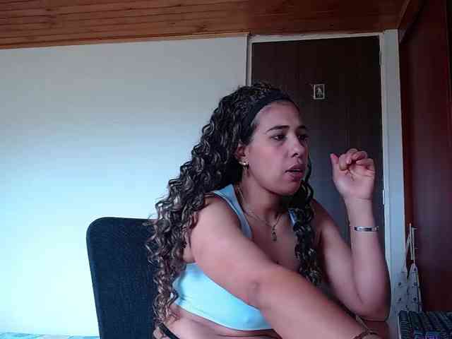 Ivonne-collins33 webcam