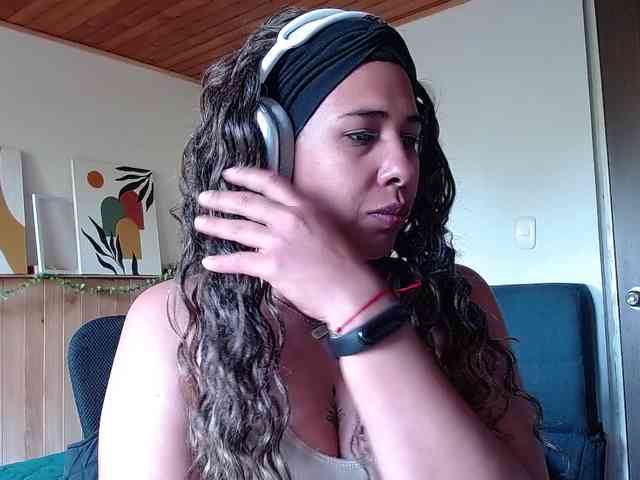 Ivonne-collins33 webcam