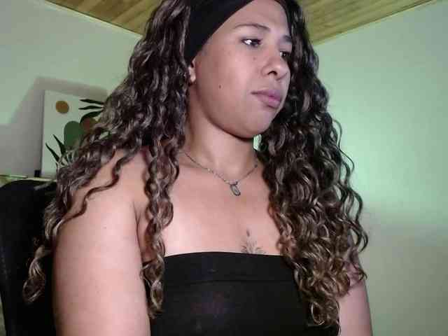 Ivonne-collins33 webcam