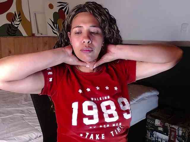 Ivonne-collins33 webcam