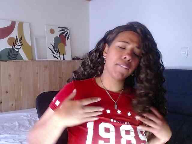 Ivonne-collins33 webcam