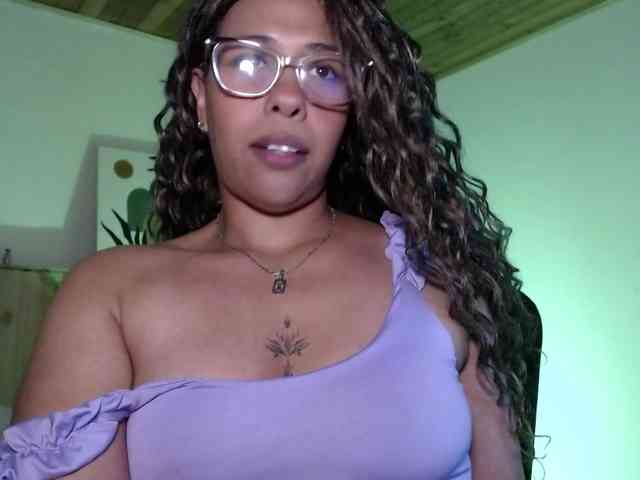 Ivonne-collins33 webcam