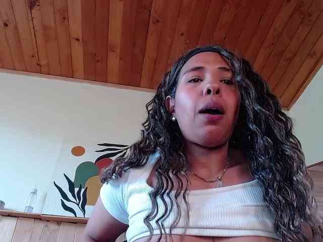 Ivonne-collins33 webcam