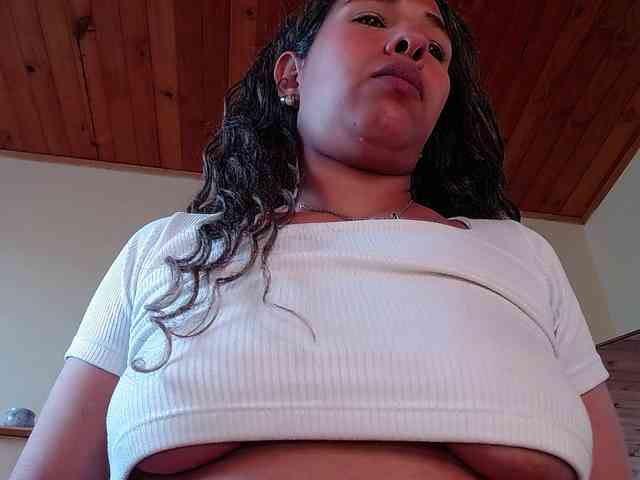Ivonne-collins33 webcam
