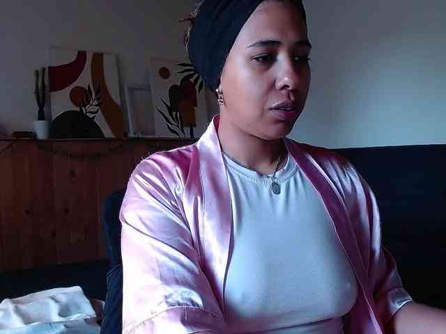 Ivonne-collins33 webcam