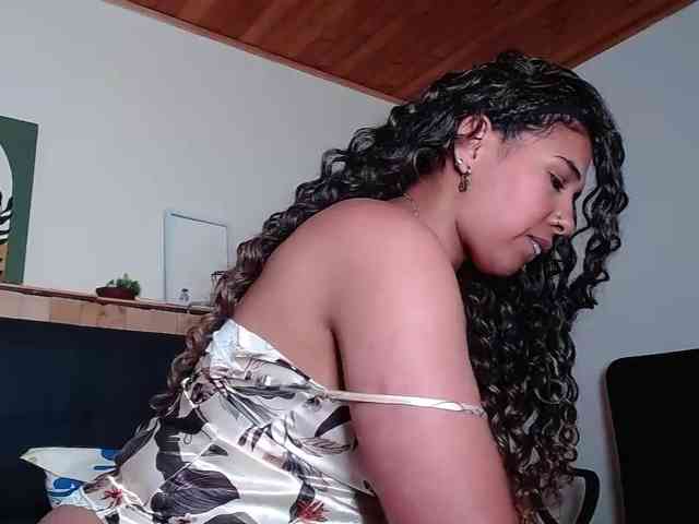 Ivonne-collins33 webcam