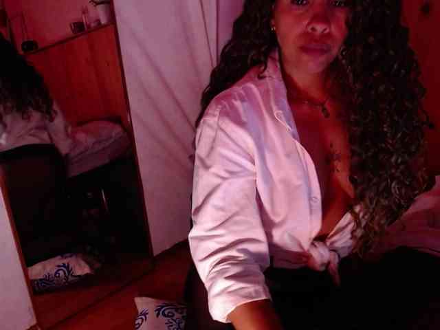 Ivonne-collins33 webcam