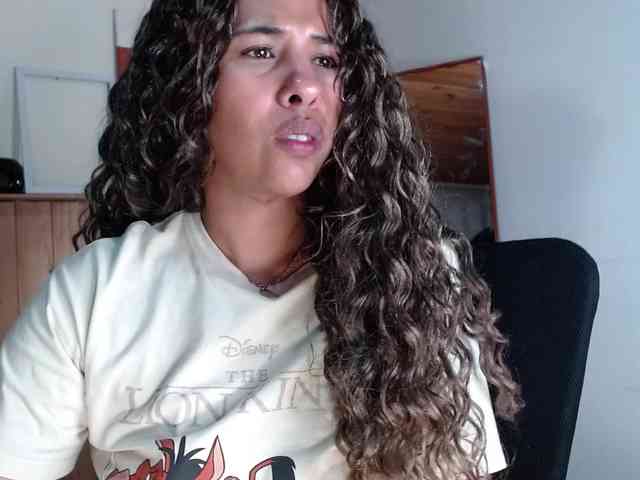 Ivonne-collins33 webcam