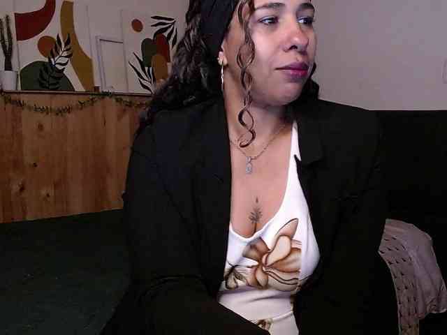 Ivonne-collins33 webcam
