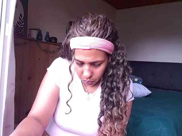 Ivonne-collins33 webcam