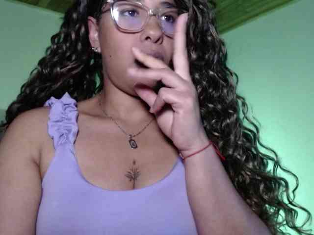 Ivonne-collins33 webcam