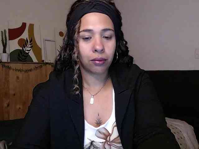 Ivonne-collins33 webcam