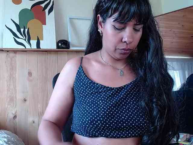 Ivonne-collins33 webcam