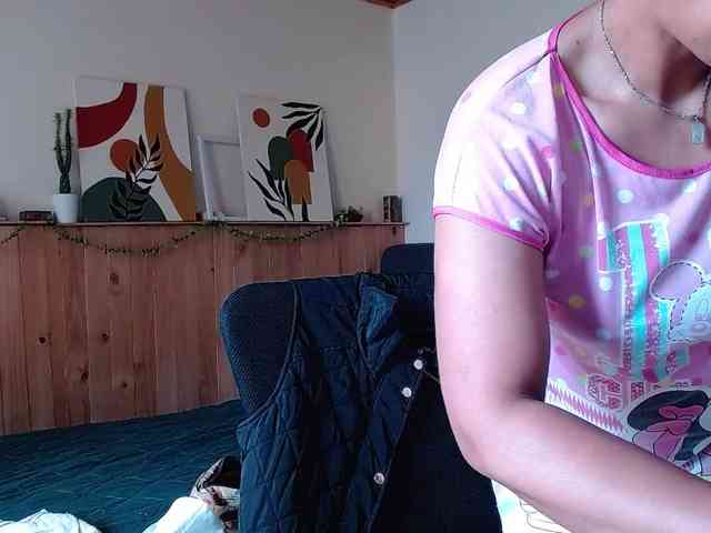 Ivonne-collins33 webcam