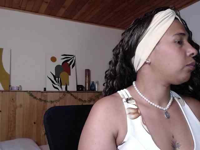 Ivonne-collins33 webcam