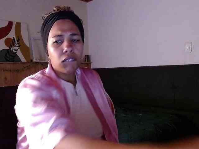 Ivonne-collins33 webcam