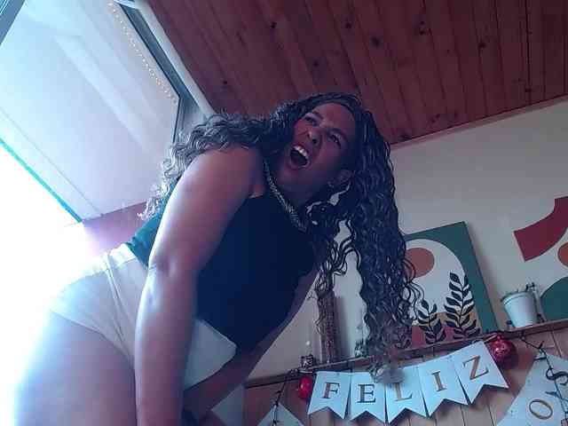 Ivonne-collins33 webcam