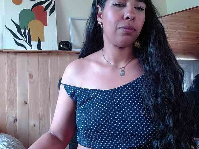 Ivonne-collins33 webcam