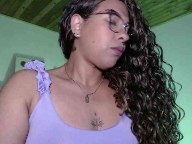 Ivonne-collins33 webcam