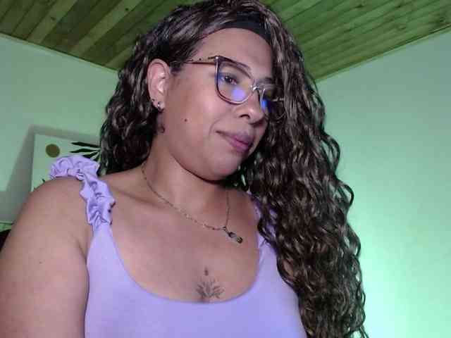 Ivonne-collins33 webcam