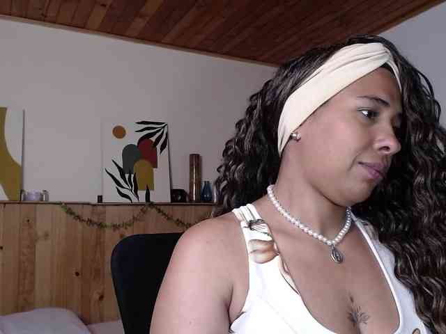 Ivonne-collins33 webcam