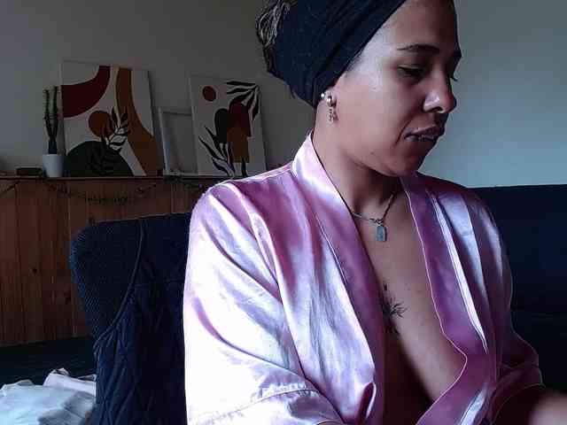 Ivonne-collins33 webcam