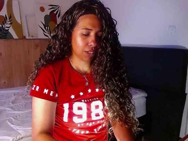 Ivonne-collins33 webcam