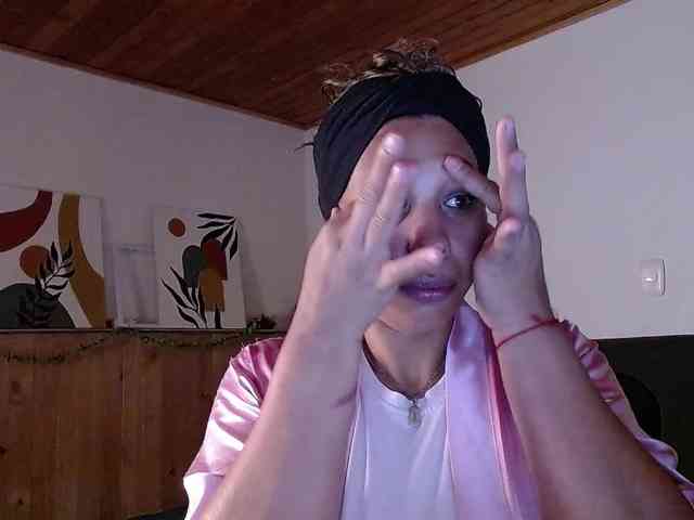 Ivonne-collins33 webcam