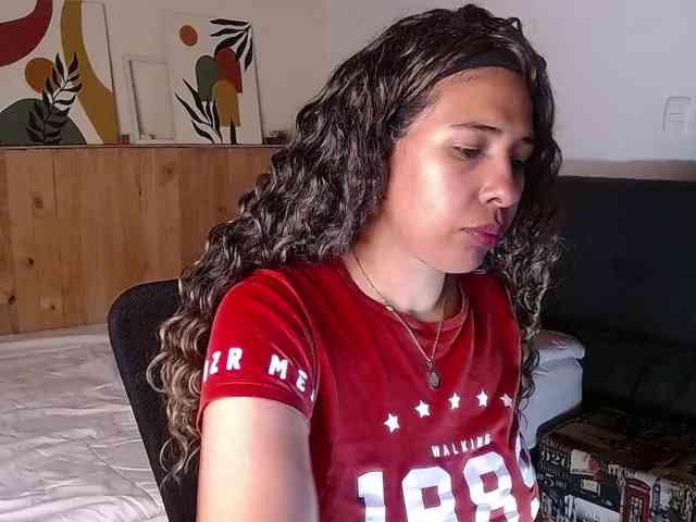 Ivonne-collins33 webcam