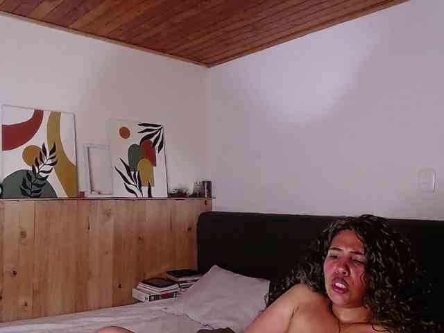 Ivonne-collins33 webcam