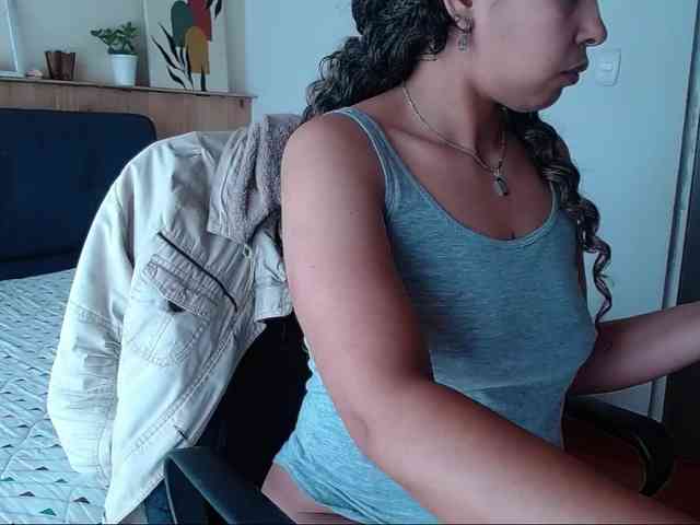 Ivonne-collins33 webcam