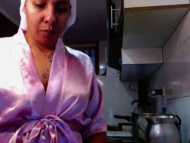 Ivonne-collins33 webcam