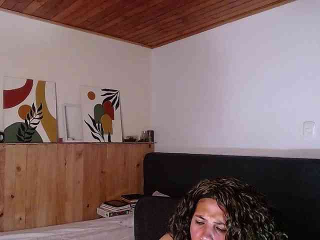 Ivonne-collins33 webcam